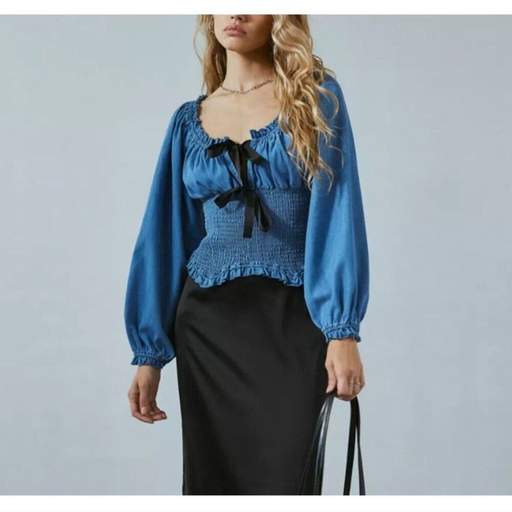 NWT KIMCHI BLUE Marley Front Tie Bow Blouse Blue Chambray Smocked Size Large